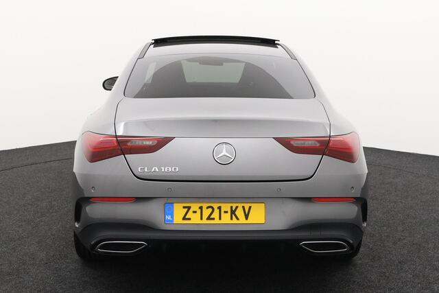 Mercedes-Benz CLA-KLASSE 180 AMG Line | Premium Pakket | Night Pakket | Panoramadak | MULTIBEAM LED Koplampen | Dodehoekassistent | Advanced Sound System | Sfeerverlichting | Stoelverwarming | Achteruitrijcamera | Elektrisch Inklapbare Buitenspiegels | Showmodel