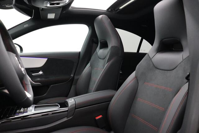Mercedes-Benz CLA-KLASSE 180 AMG Line | Premium Pakket | Night Pakket | Panoramadak | MULTIBEAM LED Koplampen | Dodehoekassistent | Advanced Sound System | Sfeerverlichting | Stoelverwarming | Achteruitrijcamera | Elektrisch Inklapbare Buitenspiegels | Showmodel