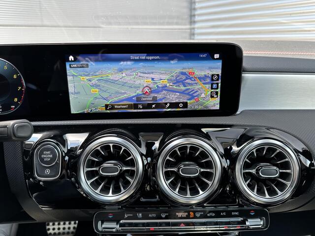 Mercedes-Benz CLA-KLASSE Shooting Brake 180 AMG Line | Nightpakket | Panoramadak | Achteruitrijcamera | Stoelverwarming | Dodehoekassistent | Sfeerverlichting