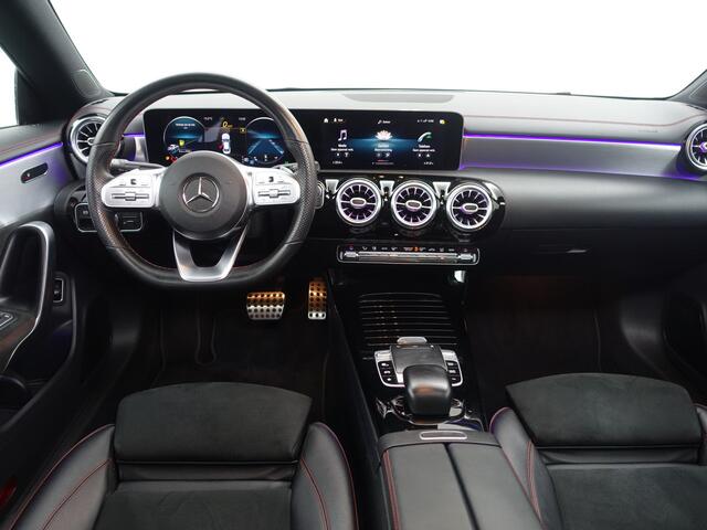 Mercedes-Benz CLA-KLASSE 180 AMG Night Edition Aut- Panoramadak, Sfeerverlichting, Camera, Xenon Led, Sport Leder