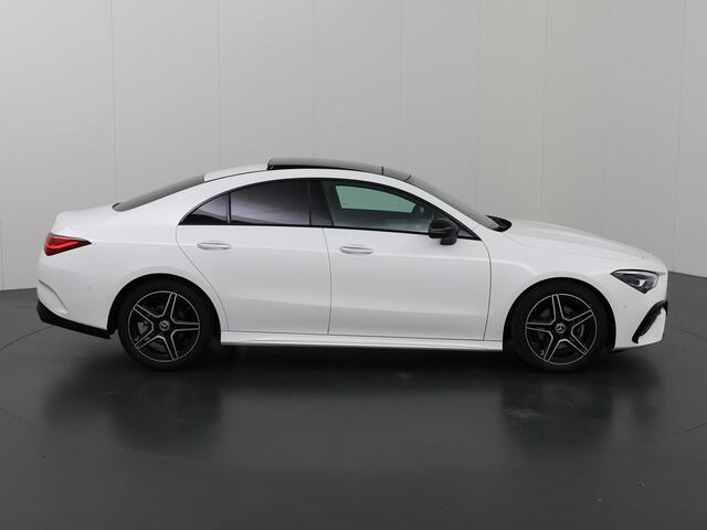 Mercedes-Benz CLA-KLASSE 180 AMG Line | Panoramadak | Sfeerverlichting | Nightpakket | Stoelverwarming | Multimedia Systeem Groot |