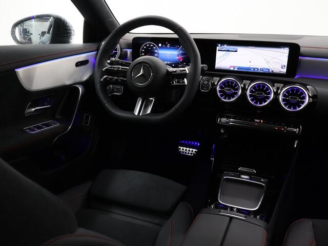 Mercedes-Benz CLA-KLASSE Shooting Brake 180 AMG Line Night pakket | Panoramadak | 19 inch LM velgen |