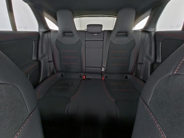 Mercedes-Benz CLA-KLASSE Shooting Brake 250 e AMG Face Lift Plug-In Hybride | AMG Line | Night Pakket | Trekhaak | Panorama Schuif-Kanteldak | Dodehoek Assist | Sfeerverlichting. Inclusief 24 maanden MB Certified garantie voor Europa.