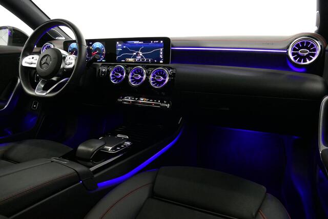 Mercedes-Benz CLA-KLASSE Shooting Brake 220 AMG Line / CLA45 AMG Diffuser / Panamericana Grill / Panoramadak / Burmester Surround Sound / Stoelverwarming / LED High Performance koplampen / Nightpakket / Agility Control / Trekhaak (zwenkbaar) / Ambienteverlichting / Widescreen / 1
