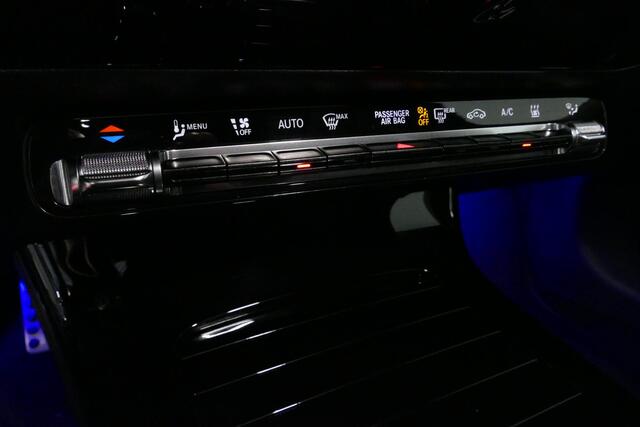 Mercedes-Benz CLA-KLASSE Shooting Brake 220 AMG Line / CLA45 AMG Diffuser / Panamericana Grill / Panoramadak / Burmester Surround Sound / Stoelverwarming / LED High Performance koplampen / Nightpakket / Agility Control / Trekhaak (zwenkbaar) / Ambienteverlichting / Widescreen / 1