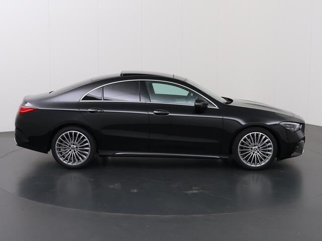 Mercedes-Benz CLA-KLASSE 180 Coupé Business Solution AMG | Panoramadak | Burmester Sound System | Rijassistentie Pakket | Sfeerverlichting | 360 Graden Camera |