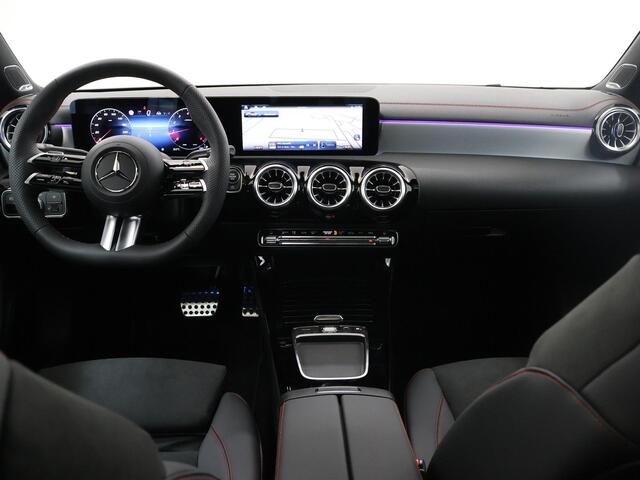 Mercedes-Benz CLA-KLASSE 180 Coupé Business Solution AMG | Panoramadak | Burmester Sound System | Rijassistentie Pakket | Sfeerverlichting | 360 Graden Camera |