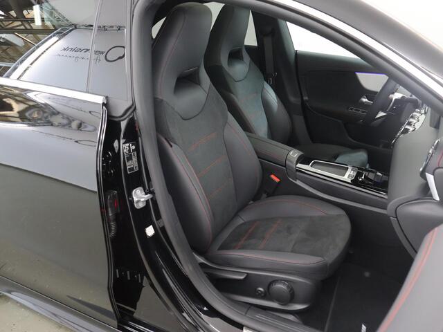 Mercedes-Benz CLA-KLASSE 180 Coupé Business Solution AMG | Panoramadak | Burmester Sound System | Rijassistentie Pakket | Sfeerverlichting | 360 Graden Camera |