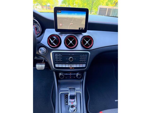 Mercedes-Benz CLA-KLASSE AMG 45 4MATIC 381PK