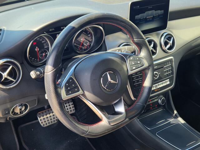 Mercedes-Benz CLA-KLASSE Shooting Brake 180 Business Solution AMG Night Upgrade | Nieuw Binnen! | Panorama | Automaat | Stoelverwarming