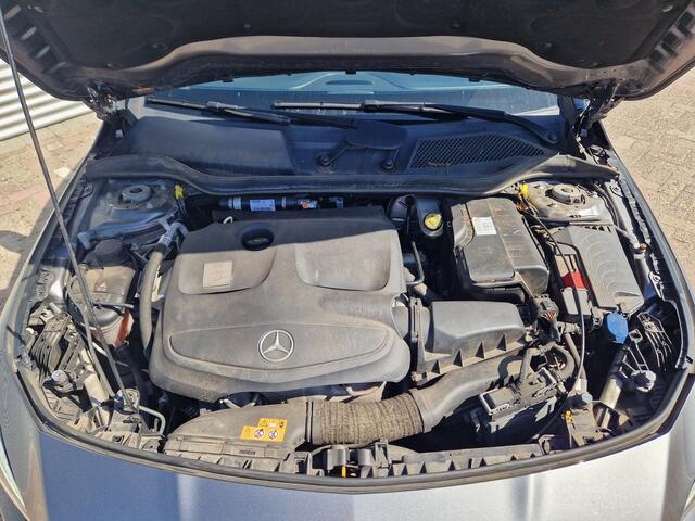 Mercedes-Benz CLA-KLASSE Shooting Brake 180 Business Solution AMG Night Upgrade | Nieuw Binnen! | Panorama | Automaat | Stoelverwarming