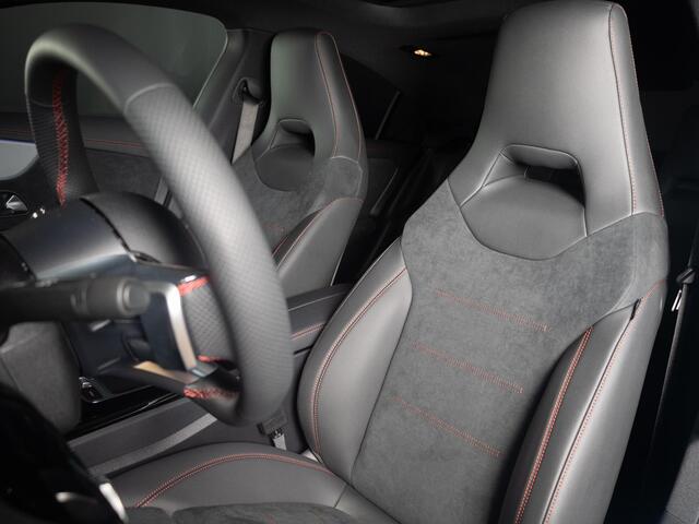 Mercedes-Benz CLA-KLASSE Coupé 180 AMG Line Premium | Panorama dak