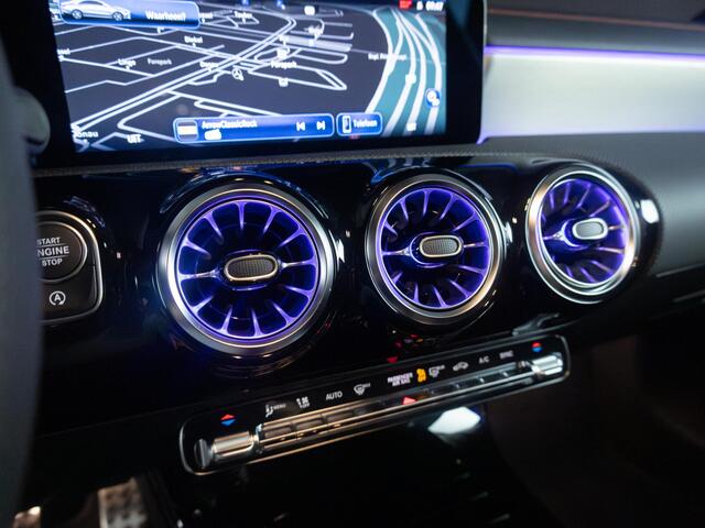 Mercedes-Benz CLA-KLASSE Coupé 180 AMG Line Premium | Panorama dak