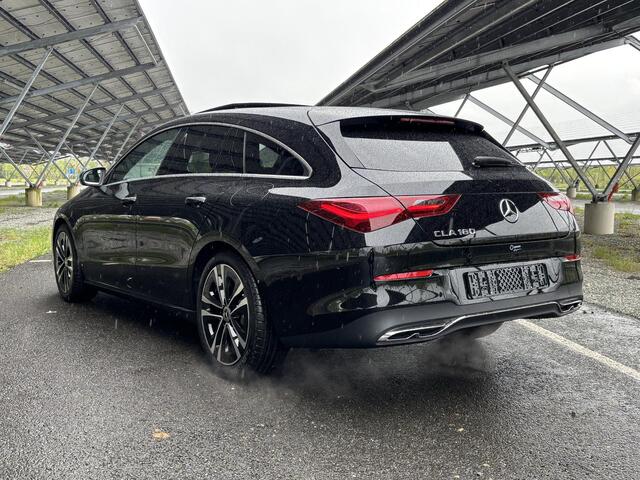 Mercedes-Benz CLA-KLASSE 180 Star Edition Luxury Line | Panoramadak | Getint glas | Sfeerverlichting | Widescreen | Stoelverwarming |