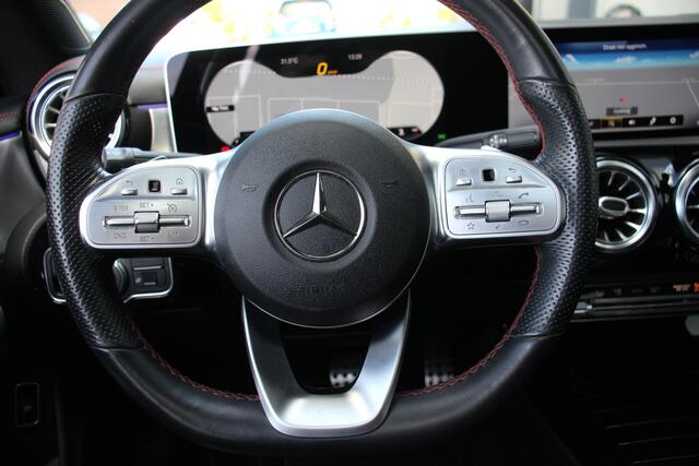 Mercedes-Benz CLA-KLASSE 180 AMG | Night pakket | Pano | Sfeerverlichting | Camera