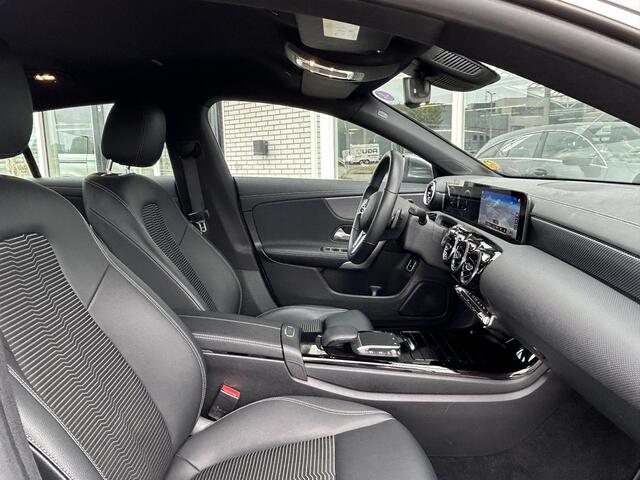 Mercedes-Benz CLA-KLASSE Shooting Brake 180 Luxury | Trekhaak | Sfeerverlichting