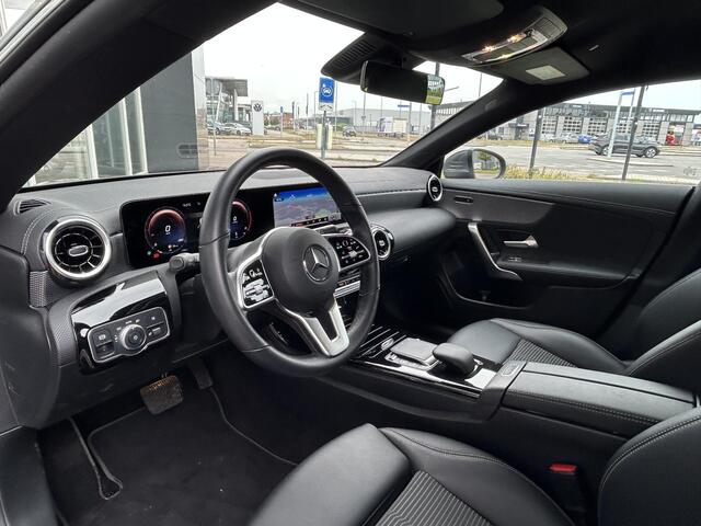 Mercedes-Benz CLA-KLASSE Shooting Brake 180 Luxury | Trekhaak | Sfeerverlichting