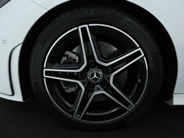 Mercedes-Benz CLA-KLASSE 200 Business Solution AMG | AMG Line | Night Pakket | Sfeerverlichting | Achteruitrijcamera | LED koplampen | Inclusief 24 maanden MB Certified garantie voor Europa.