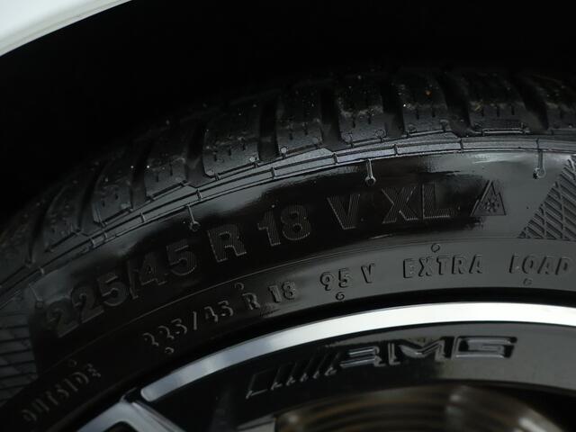 Mercedes-Benz CLA-KLASSE 200 Business Solution AMG | AMG Line | Night Pakket | Sfeerverlichting | Achteruitrijcamera | LED koplampen | Inclusief 24 maanden MB Certified garantie voor Europa.