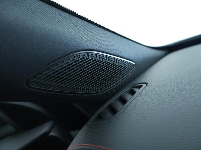 Mercedes-Benz CLA-KLASSE 200 Business Solution AMG | AMG Line | Night Pakket | Sfeerverlichting | Achteruitrijcamera | LED koplampen | Inclusief 24 maanden MB Certified garantie voor Europa.