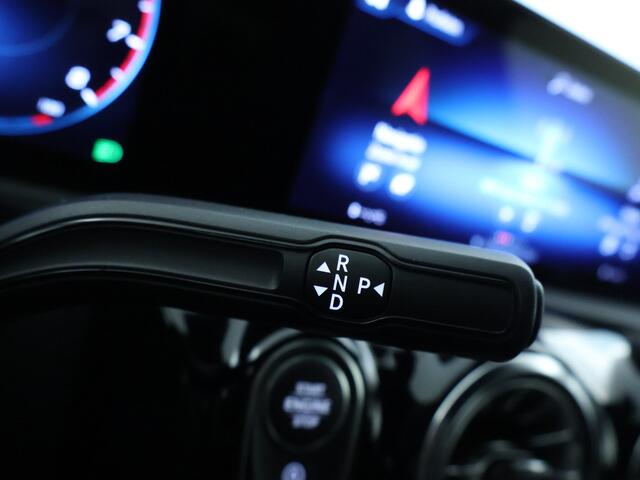 Mercedes-Benz CLA-KLASSE 200 Business Solution AMG | AMG Line | Night Pakket | Sfeerverlichting | Achteruitrijcamera | LED koplampen | Inclusief 24 maanden MB Certified garantie voor Europa.