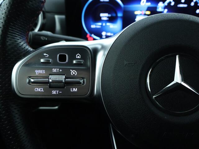 Mercedes-Benz CLA-KLASSE 200 Business Solution AMG | AMG Line | Night Pakket | Sfeerverlichting | Achteruitrijcamera | LED koplampen | Inclusief 24 maanden MB Certified garantie voor Europa.