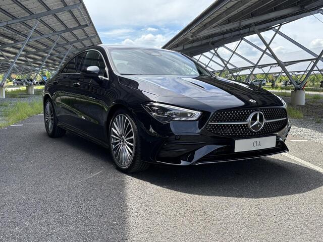 Mercedes-Benz CLA-KLASSE 180 Business Solution AMG | Panoramadak | Burmester | Rijassistentiepakket | Trekhaak | 360 camera | Sfeerverlichting | Stoel/stuurverwarming |