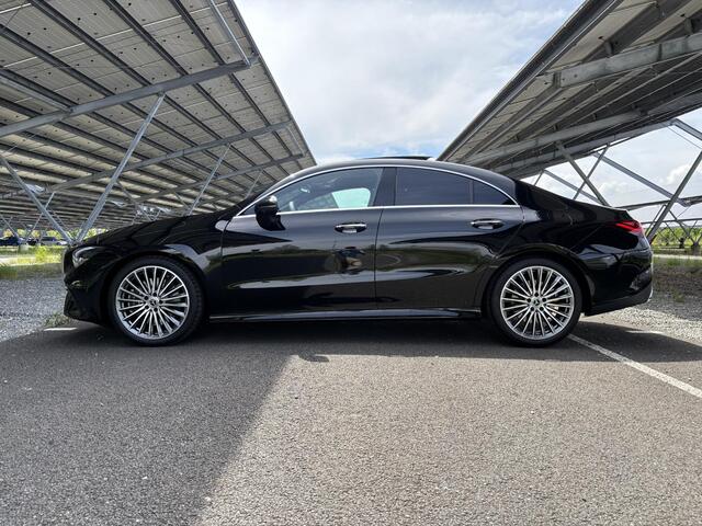 Mercedes-Benz CLA-KLASSE 180 Business Solution AMG | Panoramadak | Burmester | Rijassistentiepakket | Trekhaak | 360 camera | Sfeerverlichting | Stoel/stuurverwarming |