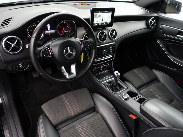 Mercedes-Benz CLA-KLASSE 180 AMG Edition Plus- Xenon Led, Stoelverwarming, Privacy Glass, Park Assist, Sport Leder Interieur