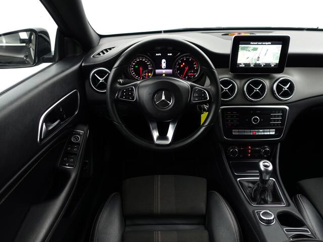 Mercedes-Benz CLA-KLASSE 180 AMG Edition Plus- Xenon Led, Stoelverwarming, Privacy Glass, Park Assist, Sport Leder Interieur