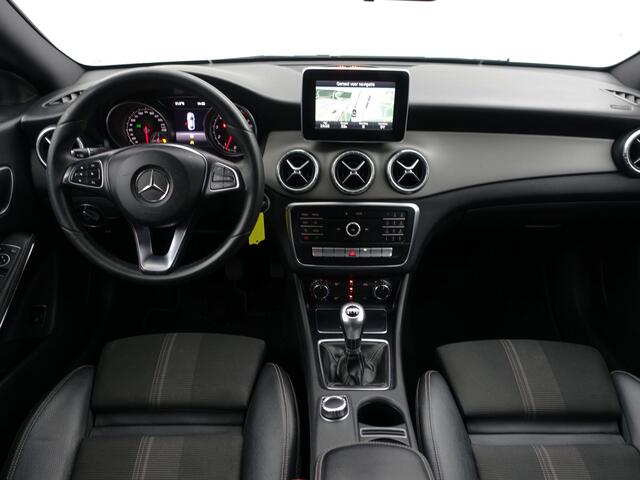 Mercedes-Benz CLA-KLASSE 180 AMG Edition Plus- Xenon Led, Stoelverwarming, Privacy Glass, Park Assist, Sport Leder Interieur