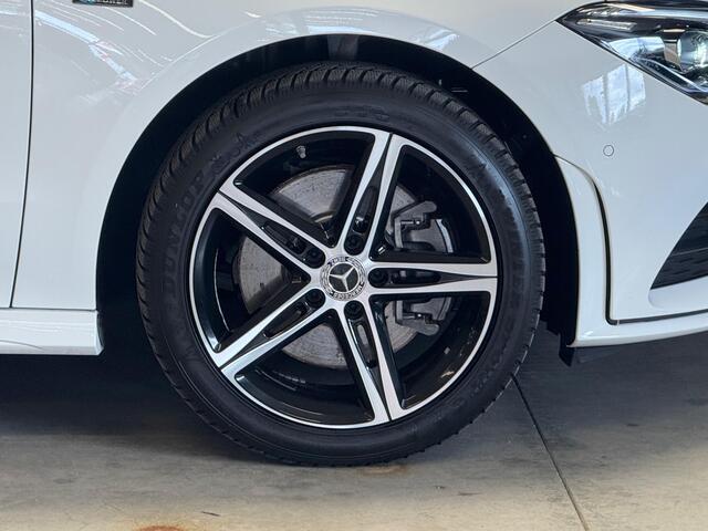 Mercedes-Benz CLA-KLASSE Shooting Brake 250e Amg Line Pano Navi Camera Led Zeer Compleet! 56dkm!