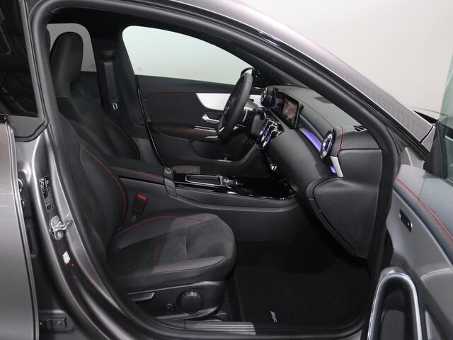 Mercedes-Benz CLA-KLASSE 180 Shooting Brake Business Solution AMG | Panorama-schuifdak | Trekhaak | Dode hoek | Achteruitrijcamera | Stoelverwarming