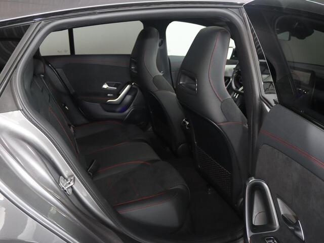 Mercedes-Benz CLA-KLASSE 180 Shooting Brake Business Solution AMG | Panorama-schuifdak | Trekhaak | Dode hoek | Achteruitrijcamera | Stoelverwarming