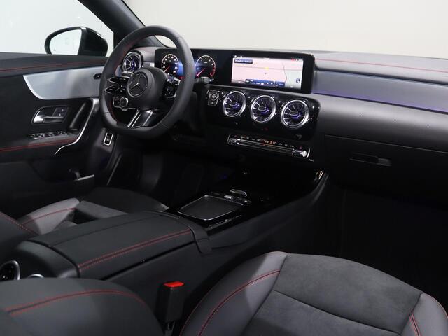 Mercedes-Benz CLA-KLASSE 180 Shooting Brake Business Solution AMG | Panorama-schuifdak | Trekhaak | Dode hoek | Achteruitrijcamera | Stoelverwarming