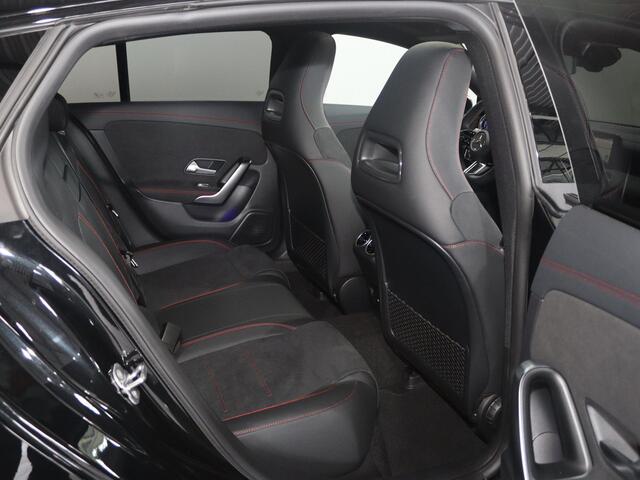 Mercedes-Benz CLA-KLASSE 250 e Shooting Brake Business Solution AMG | Panoramaschuifdak | Nightpakket | 19 inch AMG-Velgen