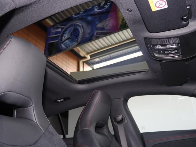 Mercedes-Benz CLA-KLASSE 250 e Shooting Brake Business Solution AMG | Panoramaschuifdak | Nightpakket | 19 inch AMG-Velgen