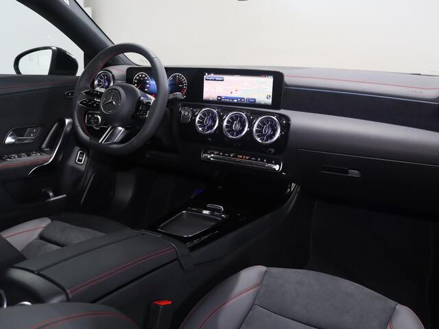 Mercedes-Benz CLA-KLASSE 250 e Shooting Brake Business Solution AMG | Panoramaschuifdak | Nightpakket | 19 inch AMG-Velgen
