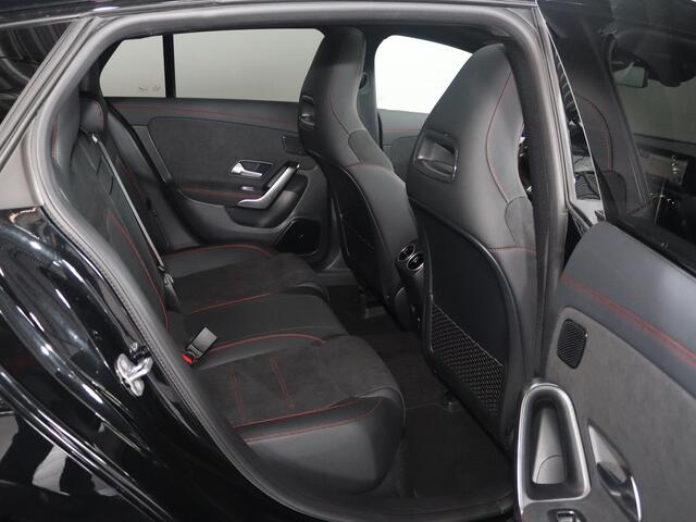 Mercedes-Benz CLA-KLASSE 180 Shooting Brake Business Solution AMG |Panoramaschuifdak | Head-up display | Trekhaak | 360° camera |