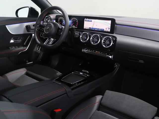Mercedes-Benz CLA-KLASSE 180 Shooting Brake Business Solution AMG |Panoramaschuifdak | Head-up display | Trekhaak | 360° camera |