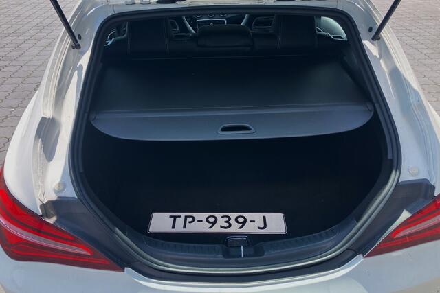 Mercedes-Benz CLA-KLASSE Shooting Brake 180 Business Solution AMG PANO LED
