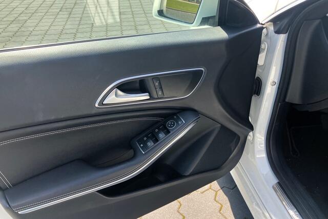 Mercedes-Benz CLA-KLASSE Shooting Brake 180 Business Solution AMG PANO LED