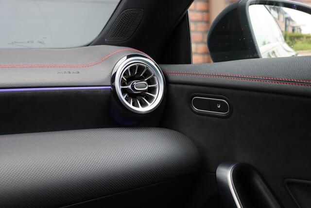 Mercedes-Benz CLA-KLASSE Shooting Brake 250 e AMG Line Aut8 | Facelift | Panoramadak | Distronic Pro | Verwarmd Stuurwiel | Widescreen | Keyless Go | Surround Camera | Multibeam LED |