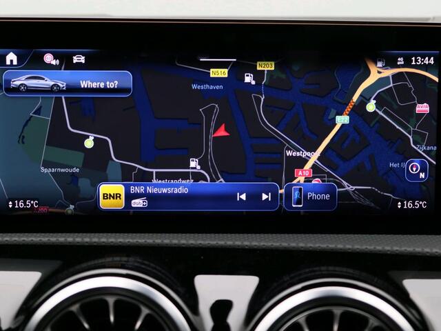 Mercedes-Benz CLA-KLASSE 250e AMG Nightpakket Keyless GO | Sfeerverlichting | Dode Hoek Ass | Stoelverwarming | Parkeerpakket met Camera | Car Play | Inclusief 24 maanden Mercedes-Benz Certified garantie voor Europa.