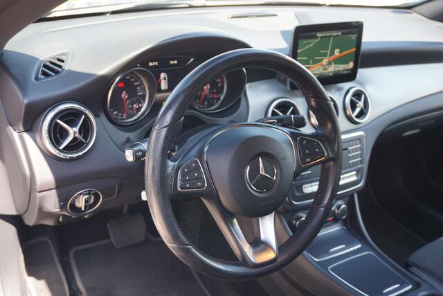 Mercedes-Benz CLA-KLASSE Shooting Brake 180 Business Solution Trekhaak | Apple Carplay | LED