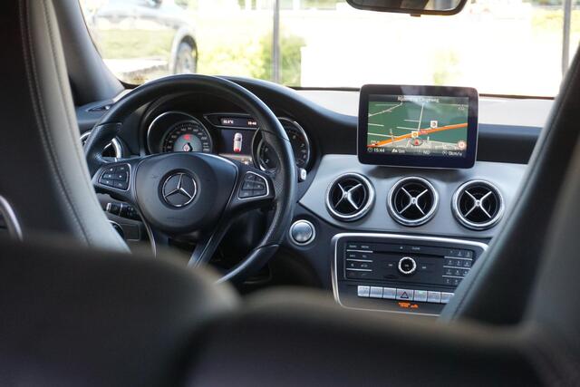 Mercedes-Benz CLA-KLASSE Shooting Brake 180 Business Solution Trekhaak | Apple Carplay | LED