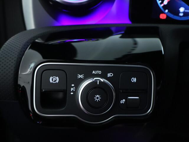 Mercedes-Benz CLA-KLASSE Shooting Brake 200 AMG Line | Achteruitrijcamera | Trekhaak | Distronic | Multispaaks Velgen | Nightpakket | Parkeerpakket met achteruitrijcamera | Antidiefstalpakket GUARD 360° Plus |