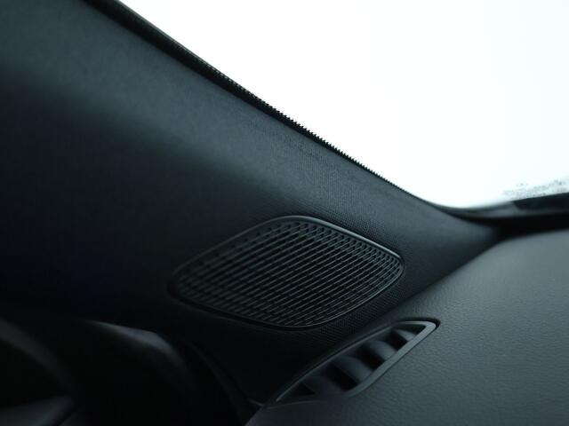 Mercedes-Benz CLA-KLASSE Shooting Brake 200 AMG Line | Achteruitrijcamera | Trekhaak | Distronic | Multispaaks Velgen | Nightpakket | Parkeerpakket met achteruitrijcamera | Antidiefstalpakket GUARD 360° Plus |