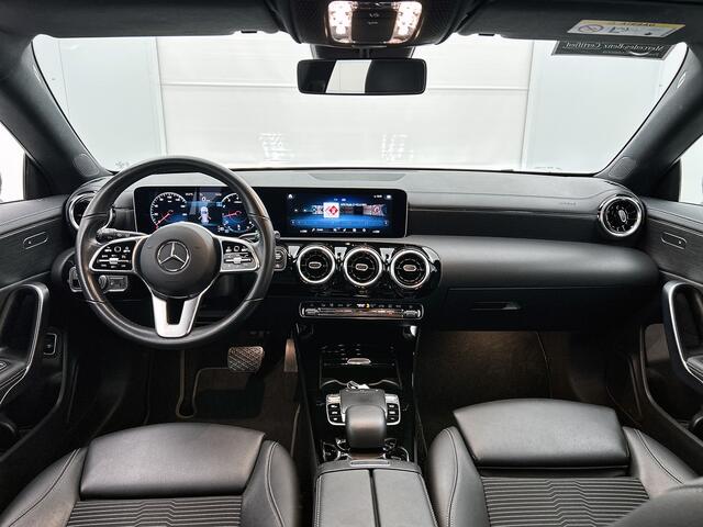 Mercedes-Benz CLA-KLASSE Shooting Brake 200 Business Luxury | Lichtmetalen velgen | MBUX wide screen | Navigatie | Parkings support met camera achter | Inclusief 24 maanden Mercedes-Benz Certified garantie voor Europa.