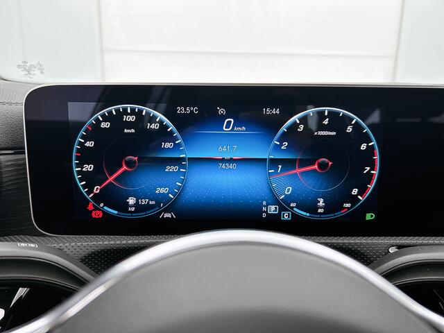 Mercedes-Benz CLA-KLASSE Shooting Brake 200 Business Luxury | Lichtmetalen velgen | MBUX wide screen | Navigatie | Parkings support met camera achter | Inclusief 24 maanden Mercedes-Benz Certified garantie voor Europa.